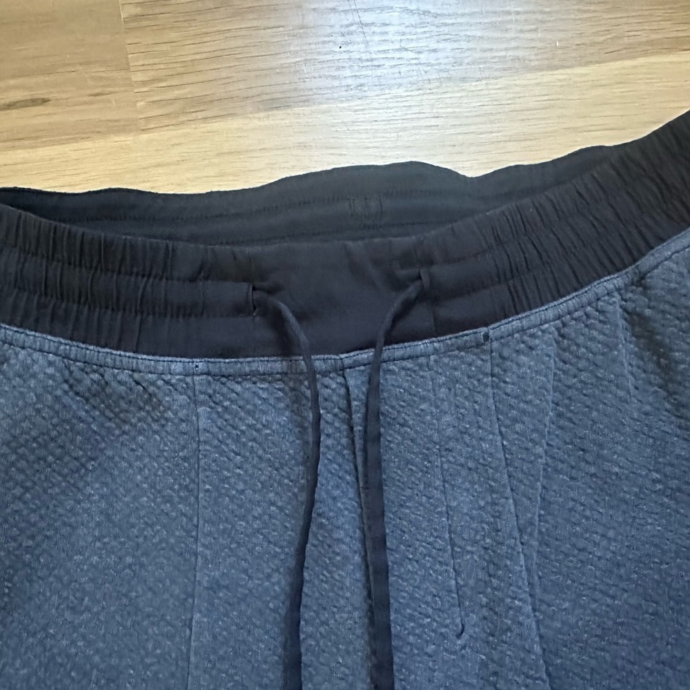 Lululemon Men's grey Jogger Pants with Black Waistband - Picture 6 of 6